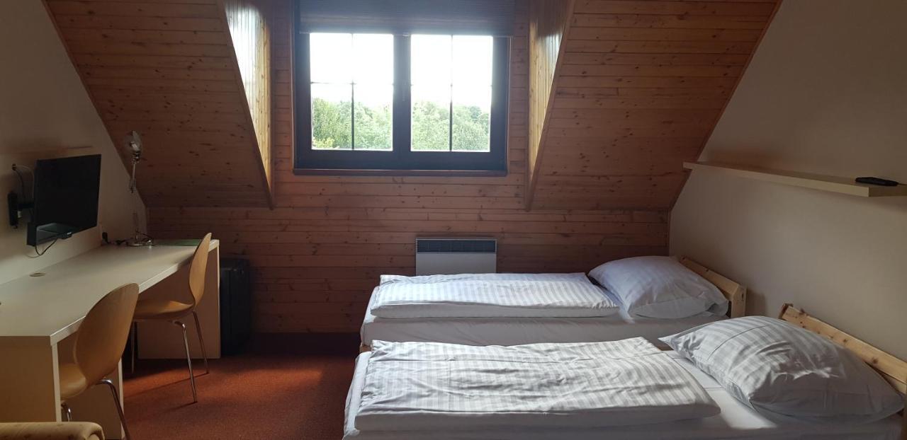 Sporthotel Kácov Екстериор снимка
