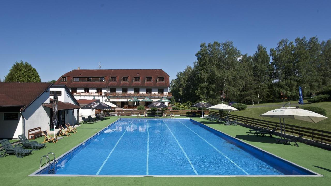 Sporthotel Kácov Екстериор снимка