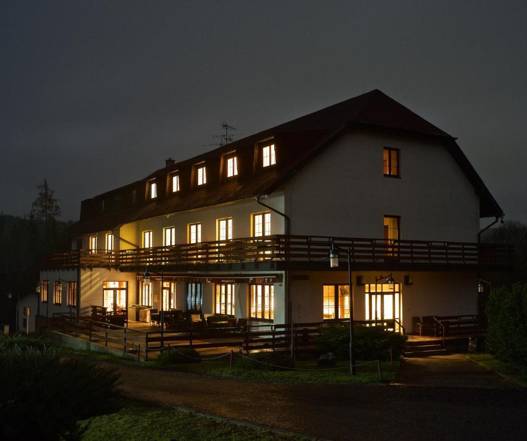 Sporthotel Kácov Екстериор снимка