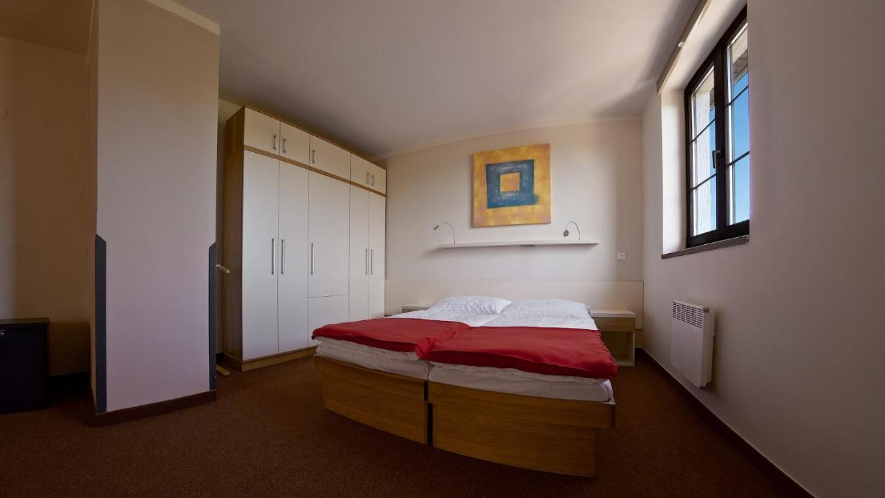Sporthotel Kácov Екстериор снимка